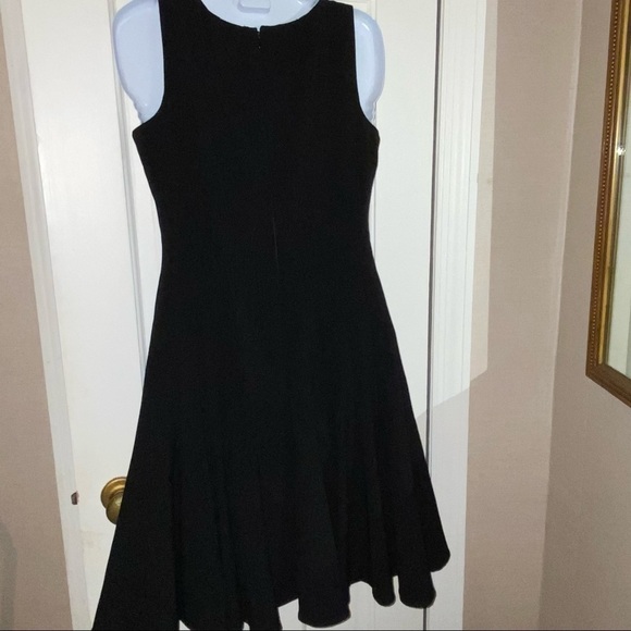 Calvin Klein petit LBD to accentuate your figure and boost your ego. Fit n flare - Picture 6 of 9